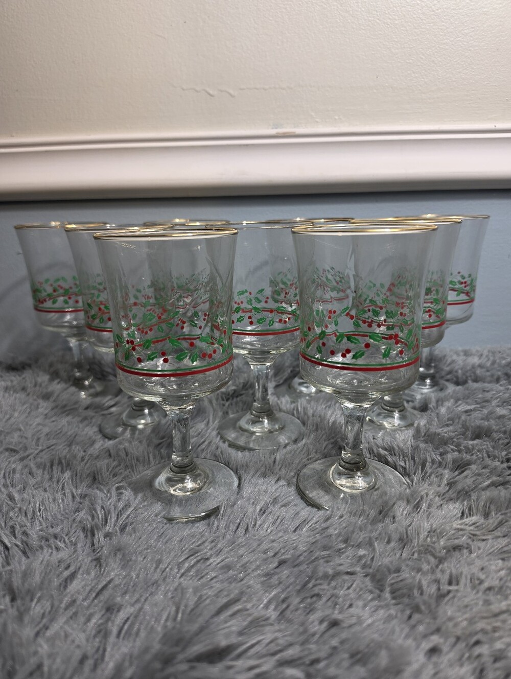 Set of 10 Vintage 1980s Arby's Christmas Holly Berry Wine Goblets Glasses
